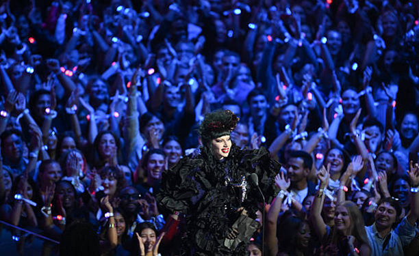 “The Dead Dance” Catat Sejarah, Lady Gaga Kembali Kuasai Billboard Hot 100 Setelah 12 Tahun