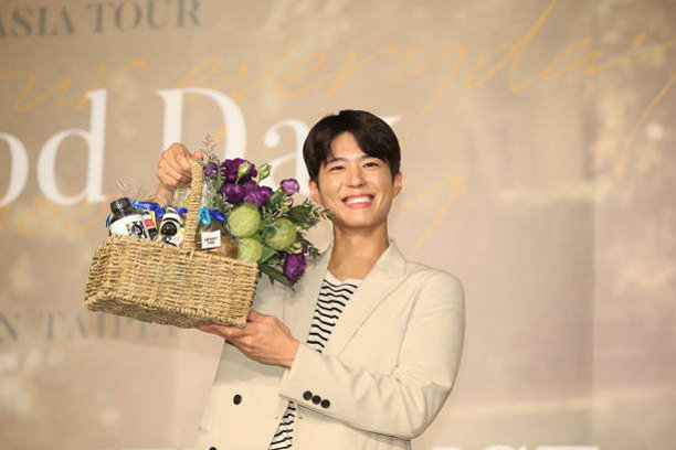 Park Bo-Gum Bikin Fans Terharu Lewat Lagu Chrisye di Jakarta