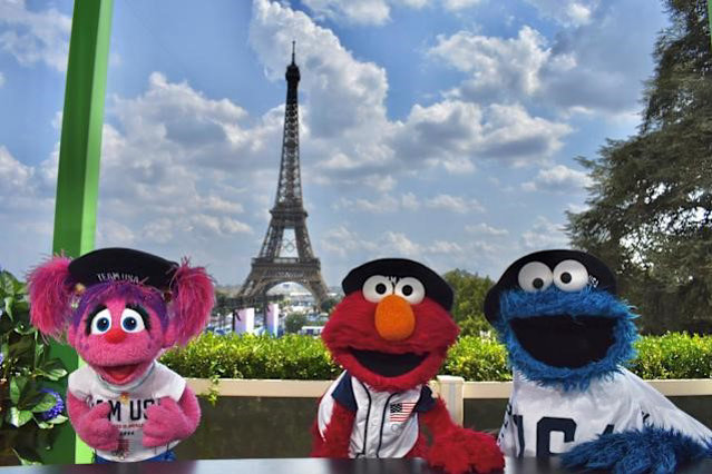 Elmo dan Cookie Monster dari Sesame Street Akan Meriahkan Olimpiade 2026 di Italia