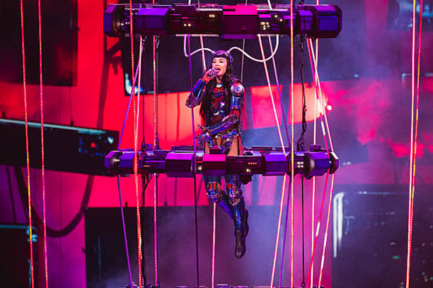 Katy Perry Pamer Tato Kupu-Kupu Baru untuk Tur ‘Lifetimes’, Simbol Awal Era Musik Terbarunya