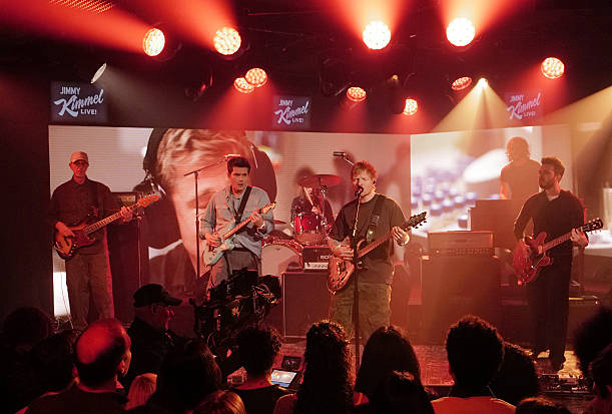 Menuju ‘Loop Tour’ 2026, Ed Sheeran Buka Akses Fans Kirim Rekomendasi Lagu via Pesan Teks