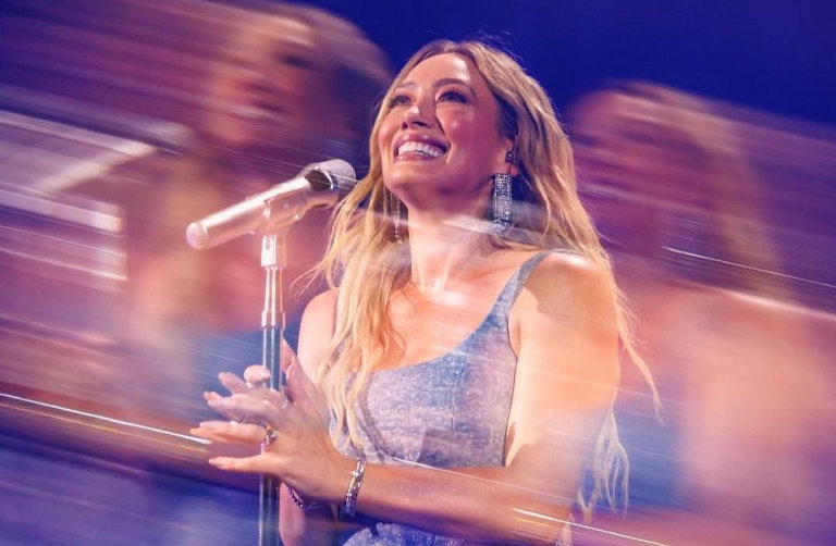 Hilary Duff Pilih Crocheting untuk Isi Waktu, “Do Something with My Hands”