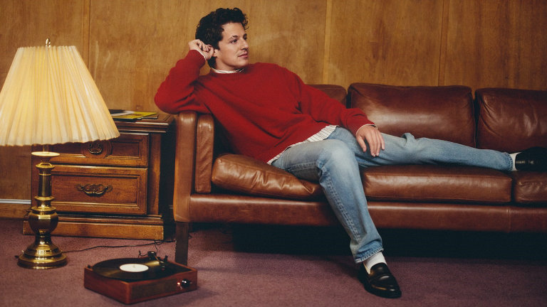 Charlie Puth Comeback dengan “Whatever’s Clever!”, Album Jujur yang Bikin Penasaran